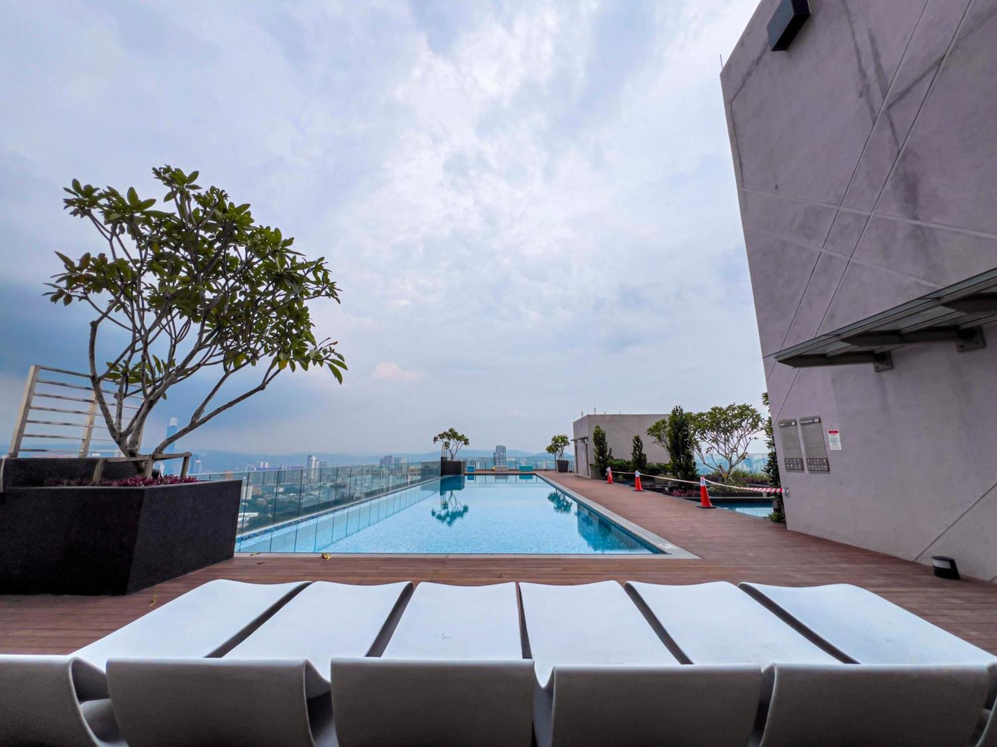 Sky Pool Suites Kl Sentral - Riveria City Kuala Lumpur Bagian luar foto